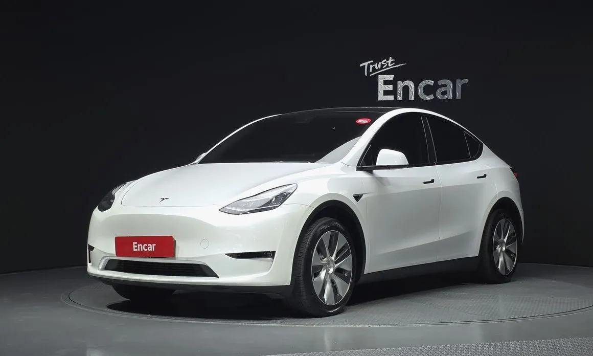 Tesla Model Y — фото 1