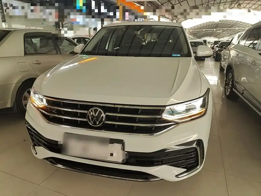Volkswagen Tiguan L — фото 6