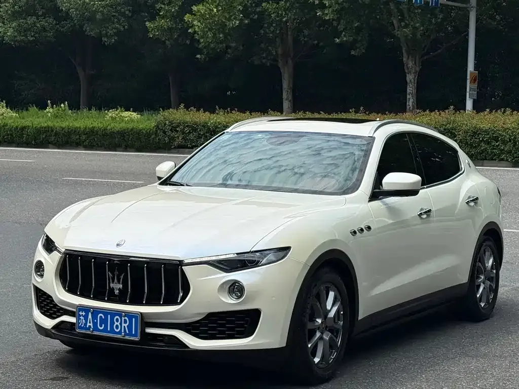 Maserati Levante — фото 1