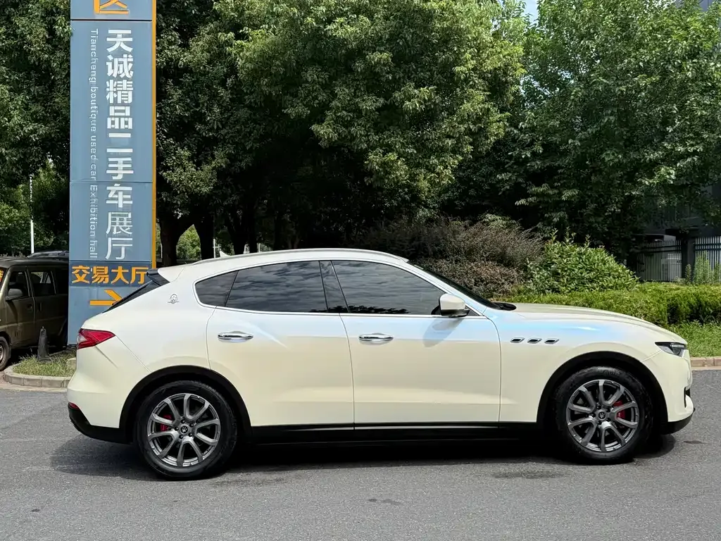 Maserati Levante — фото 2