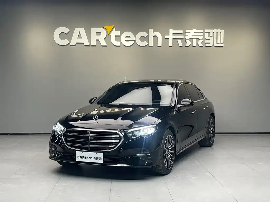 Mercedes-Benz E-Class — фото 1