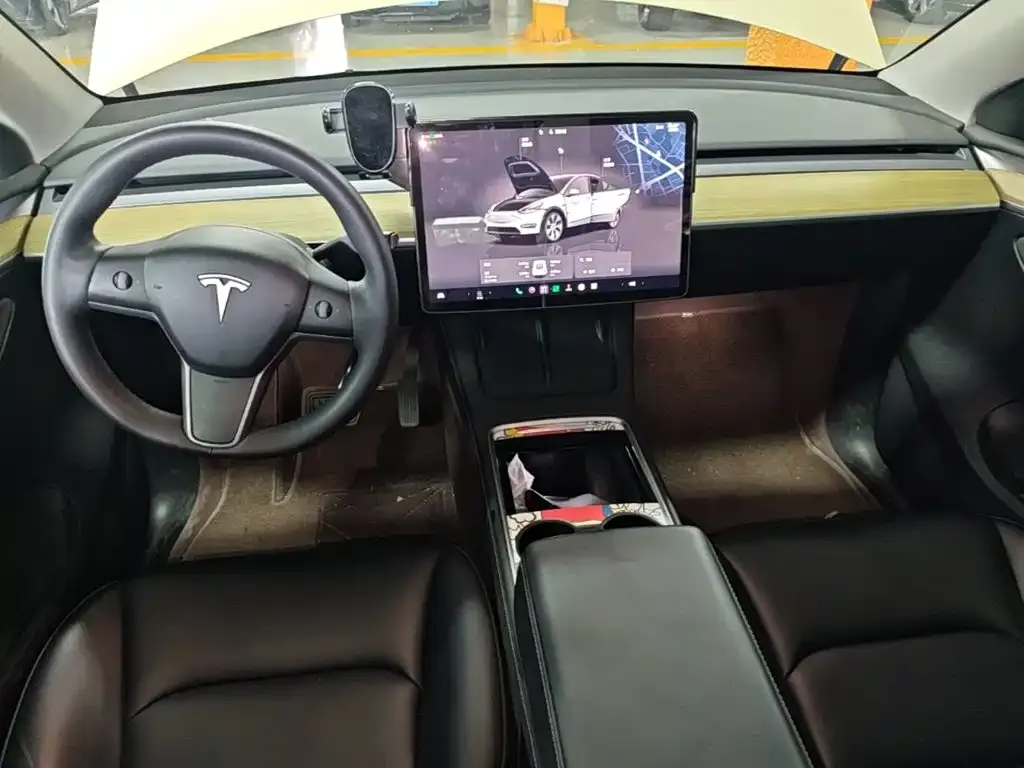 Tesla Model Y — фото 6