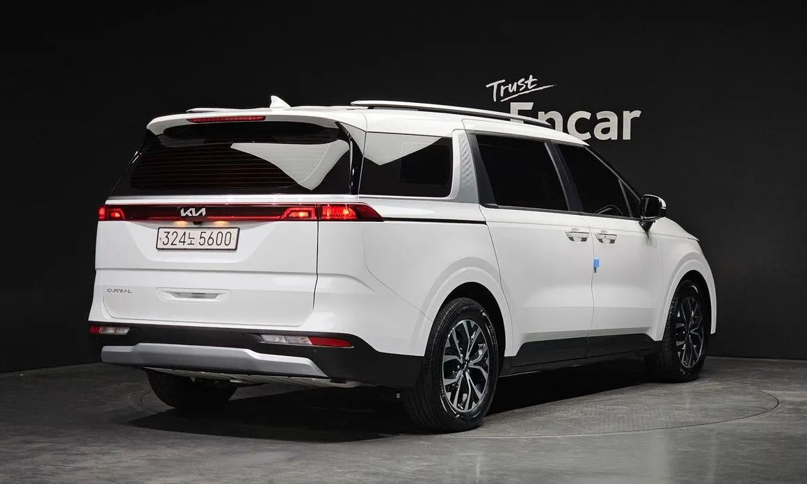 Kia Carnival — фото 4