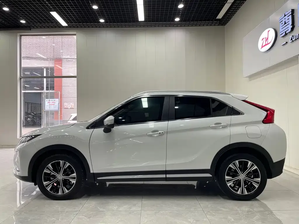 Mitsubishi Eclipse Cross — фото 7