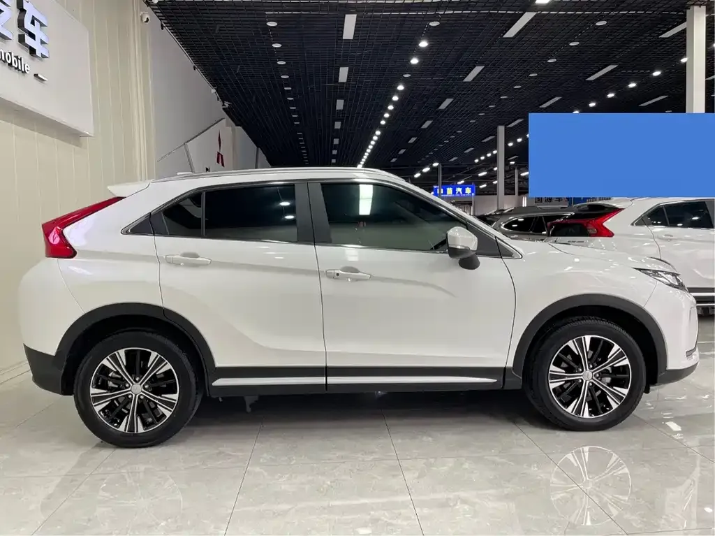 Mitsubishi Eclipse Cross — фото 8