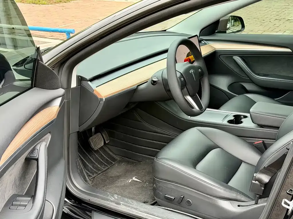 Tesla Model 3 — фото 3