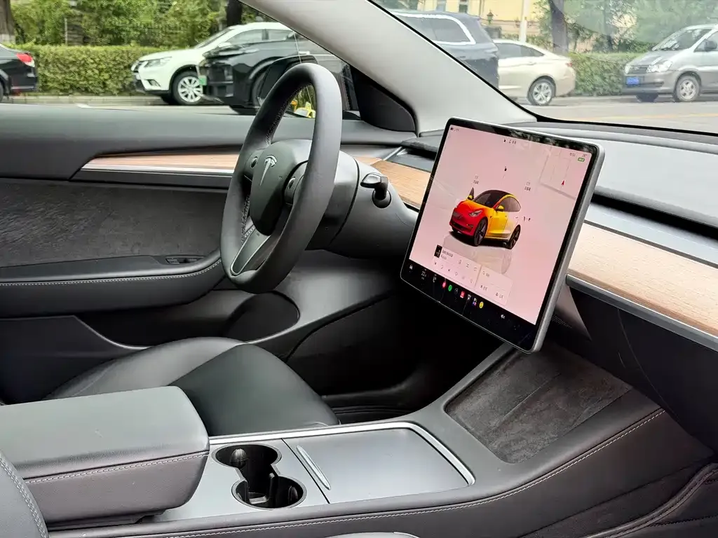 Tesla Model 3 — фото 2