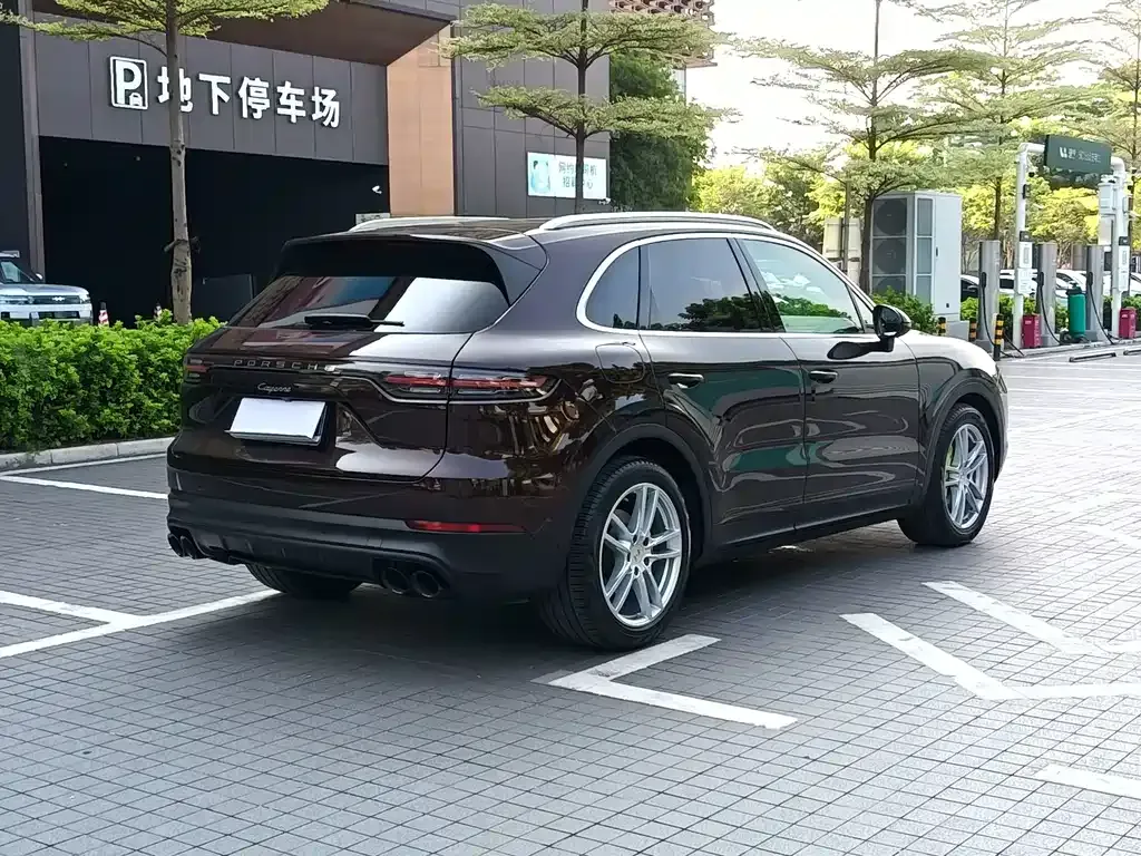 Porsche Cayenne — фото 10