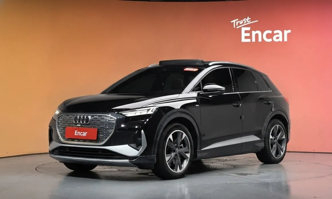 Audi Q4 e-tron — фото 1