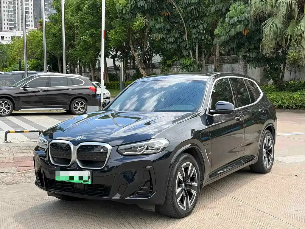 BMW iX3 — фото 1