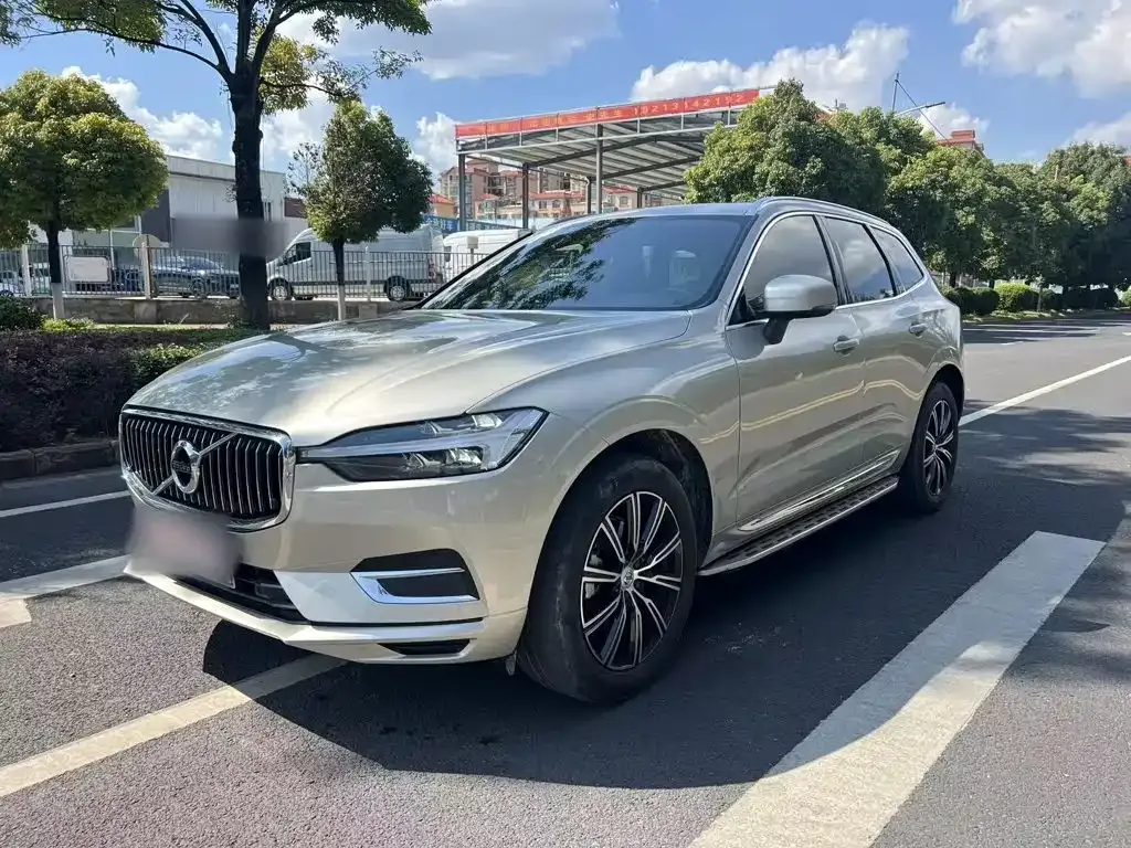 Volvo XC60 — фото 8