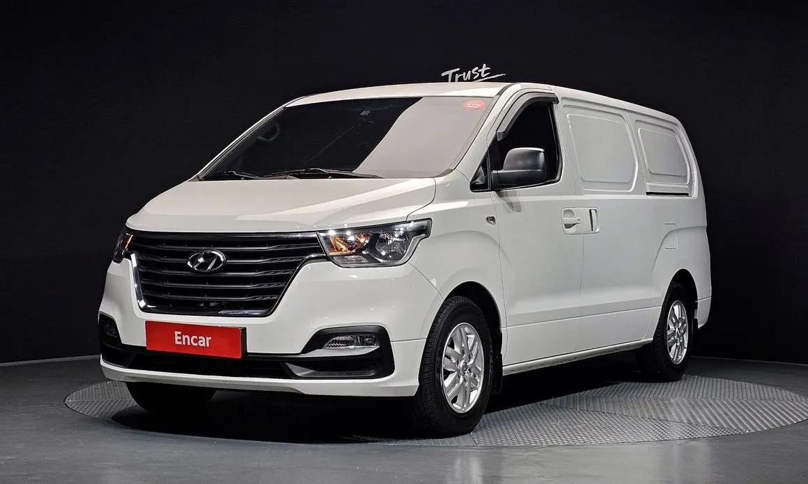 Hyundai Starex — фото 1