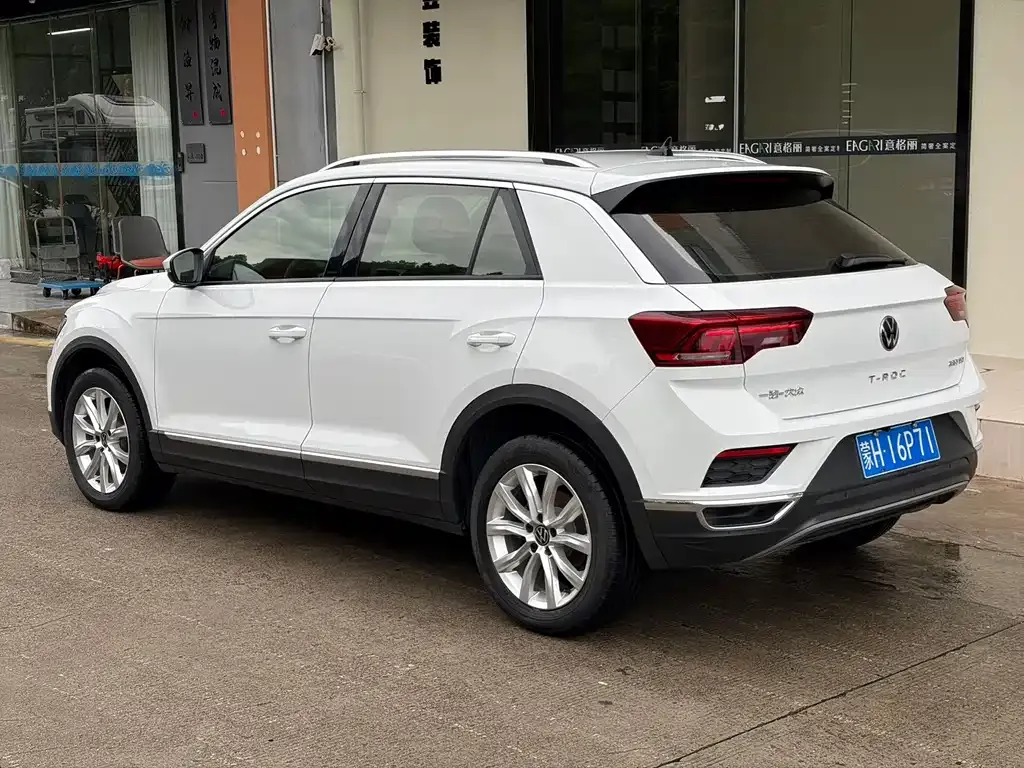Volkswagen T-Roc — фото 10