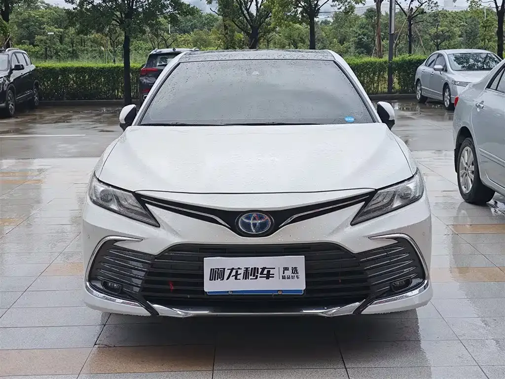 Toyota Camry — фото 4