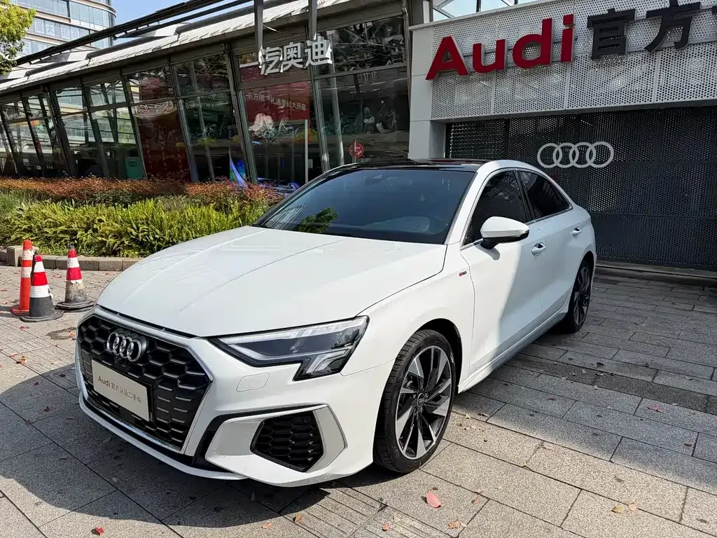 Audi A3 — фото 1
