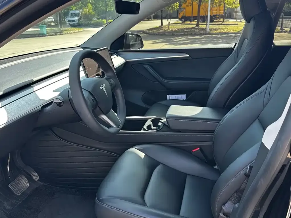 Tesla Model Y — фото 4