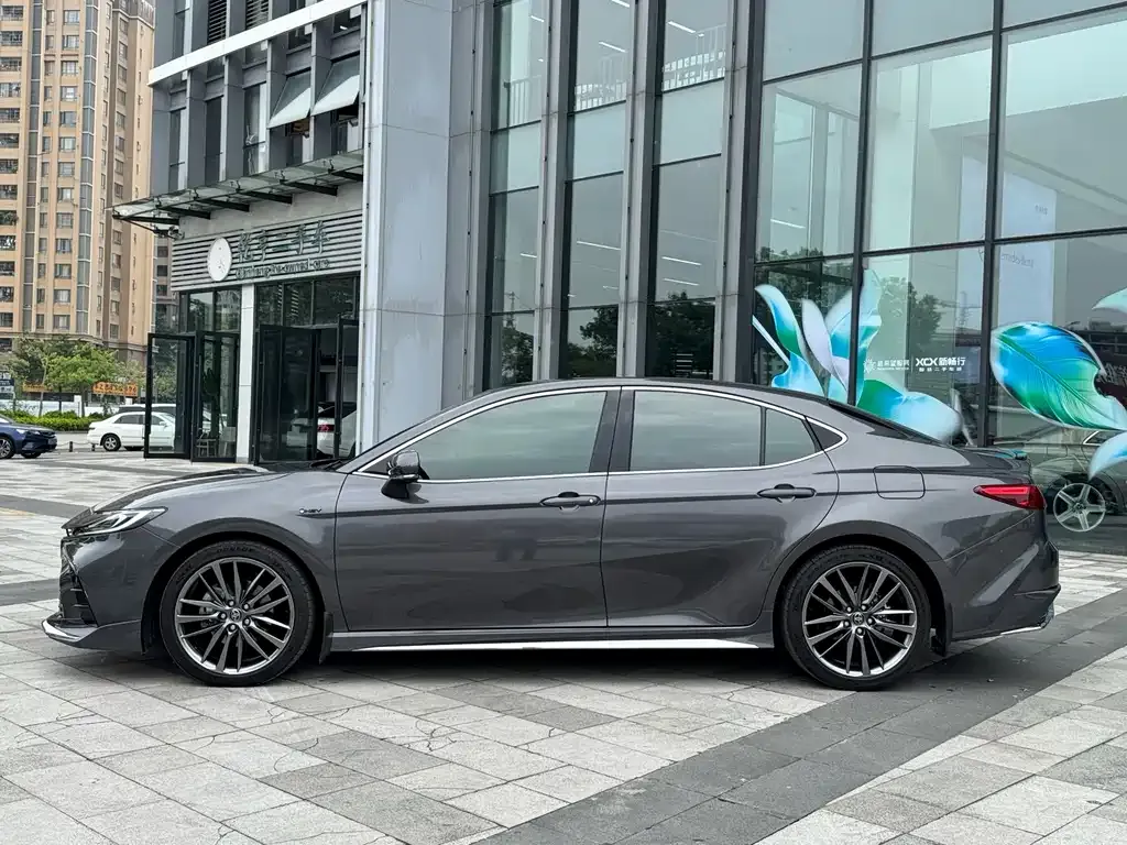 Toyota Camry — фото 7