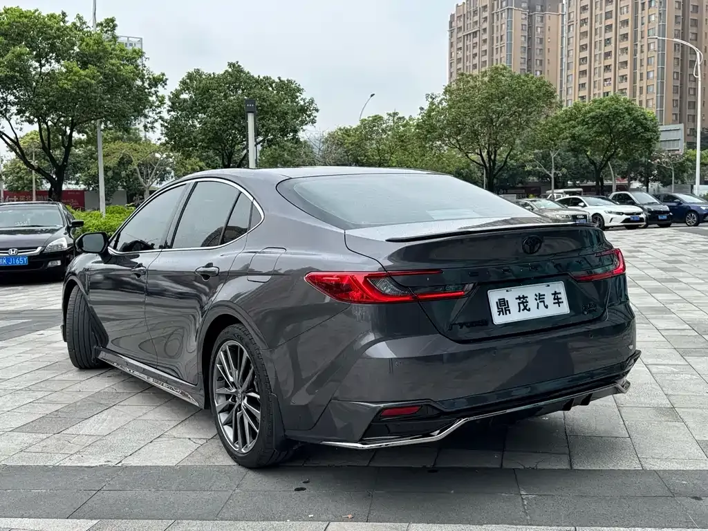 Toyota Camry — фото 4