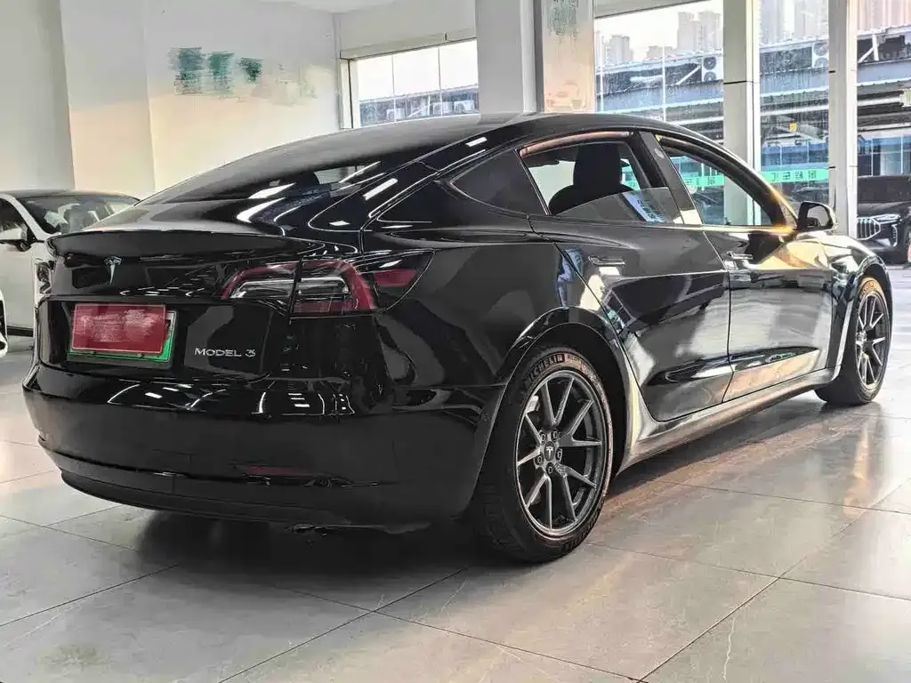 Tesla Model 3 — фото 6