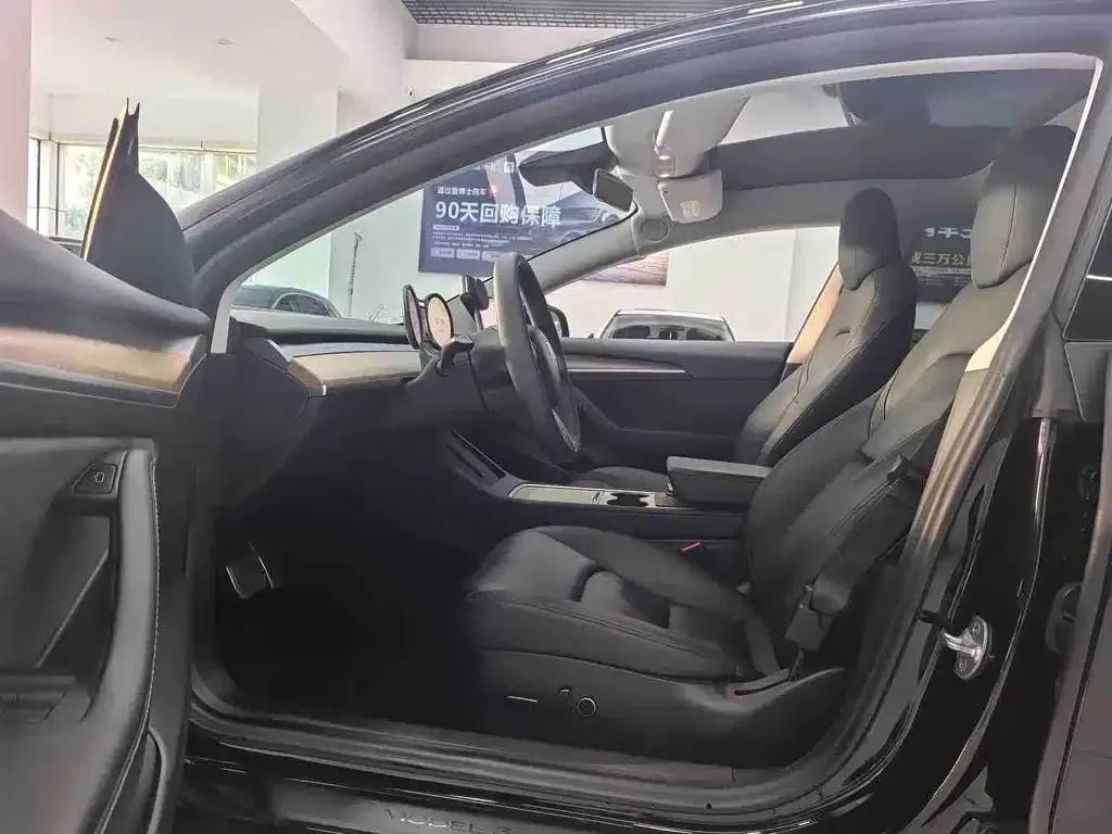 Tesla Model 3 — фото 2