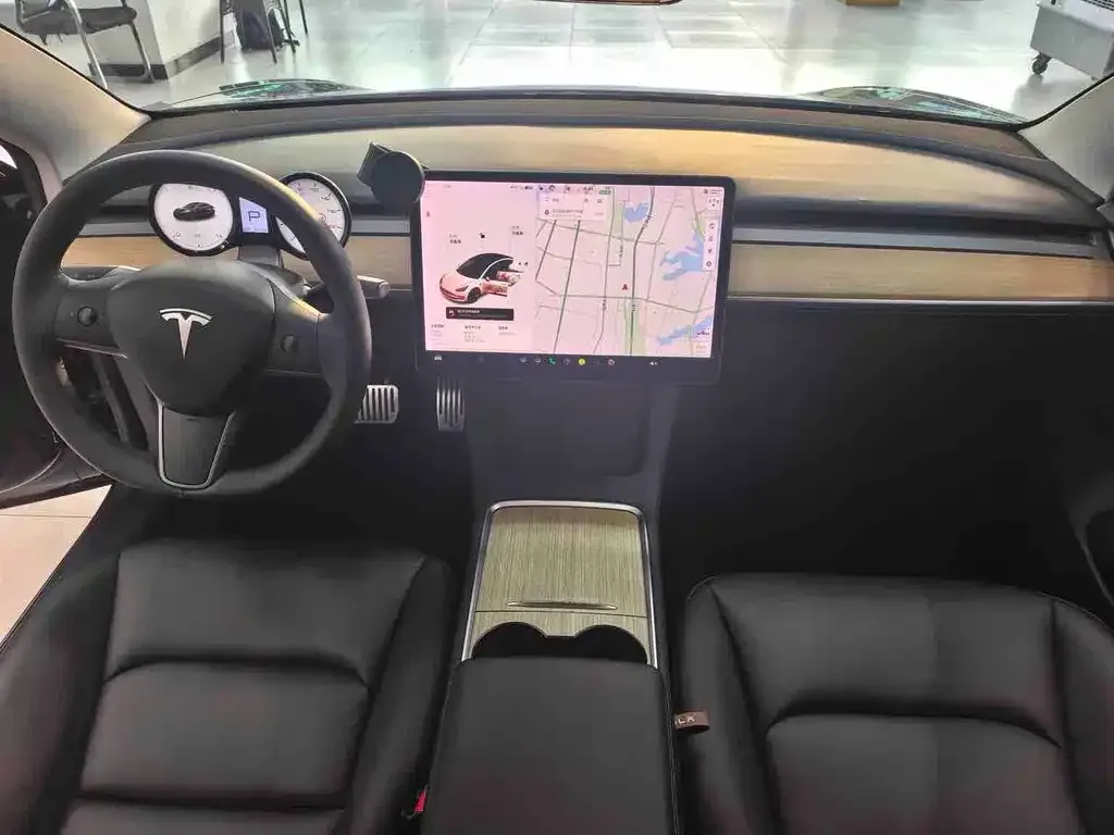 Tesla Model 3 — фото 9