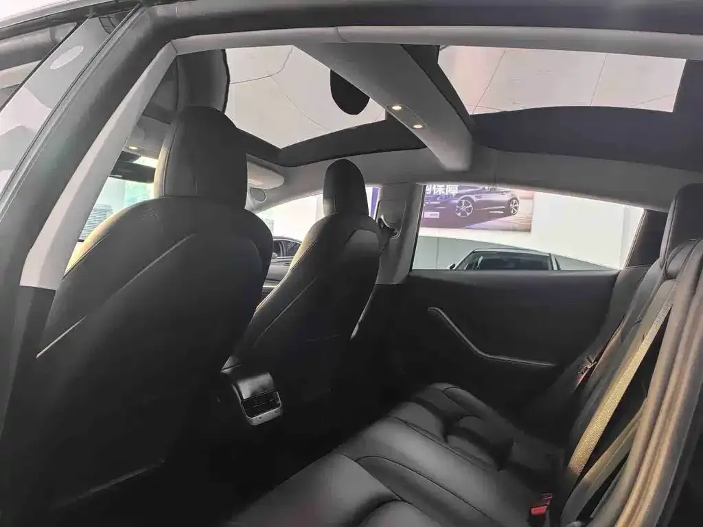 Tesla Model 3 — фото 10