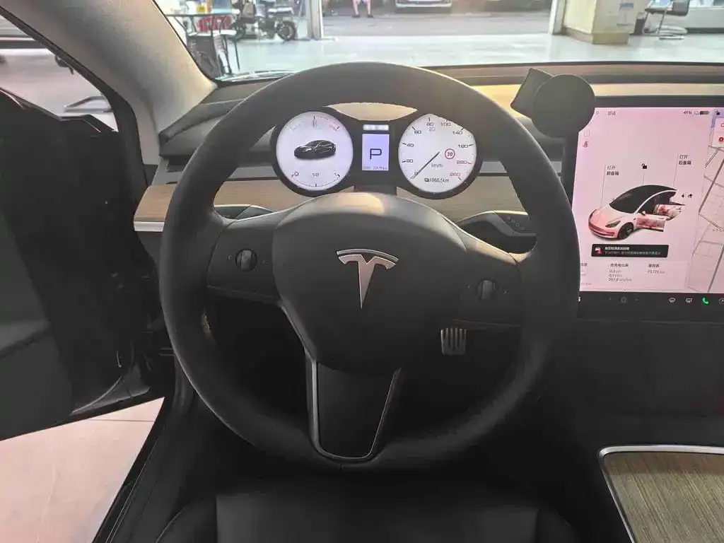 Tesla Model 3 — фото 7