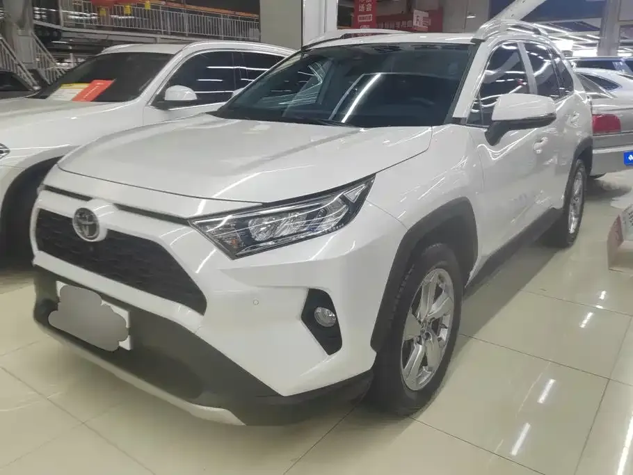 Toyota RAV4 — фото 1