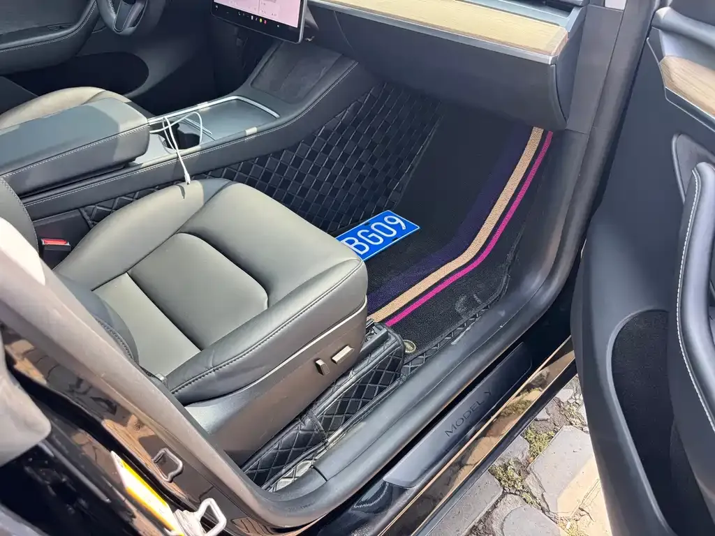 Tesla Model Y — фото 7