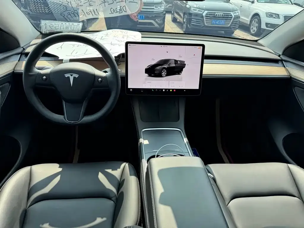 Tesla Model Y — фото 9