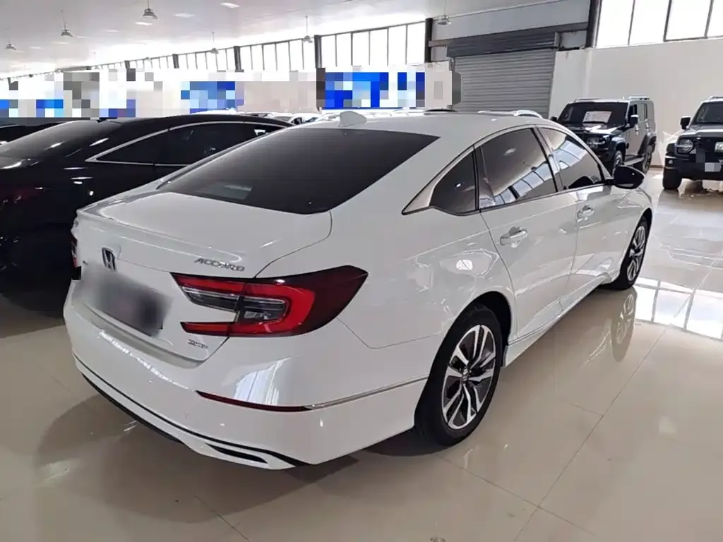 Honda Accord — фото 10