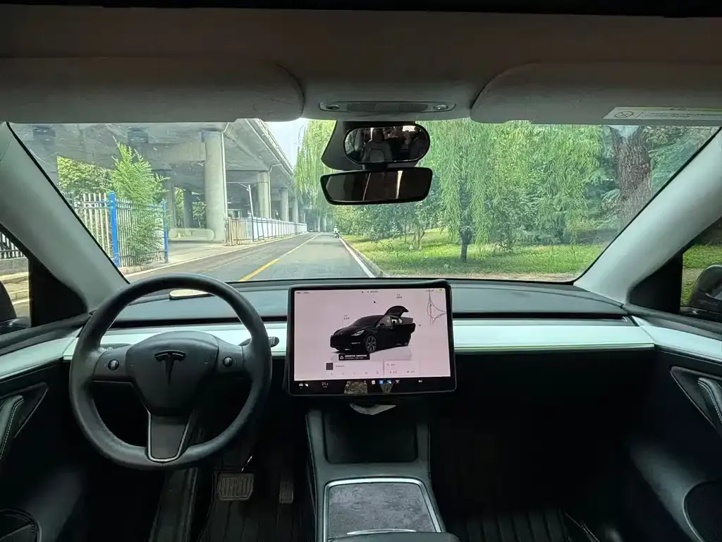 Tesla Model Y — фото 7