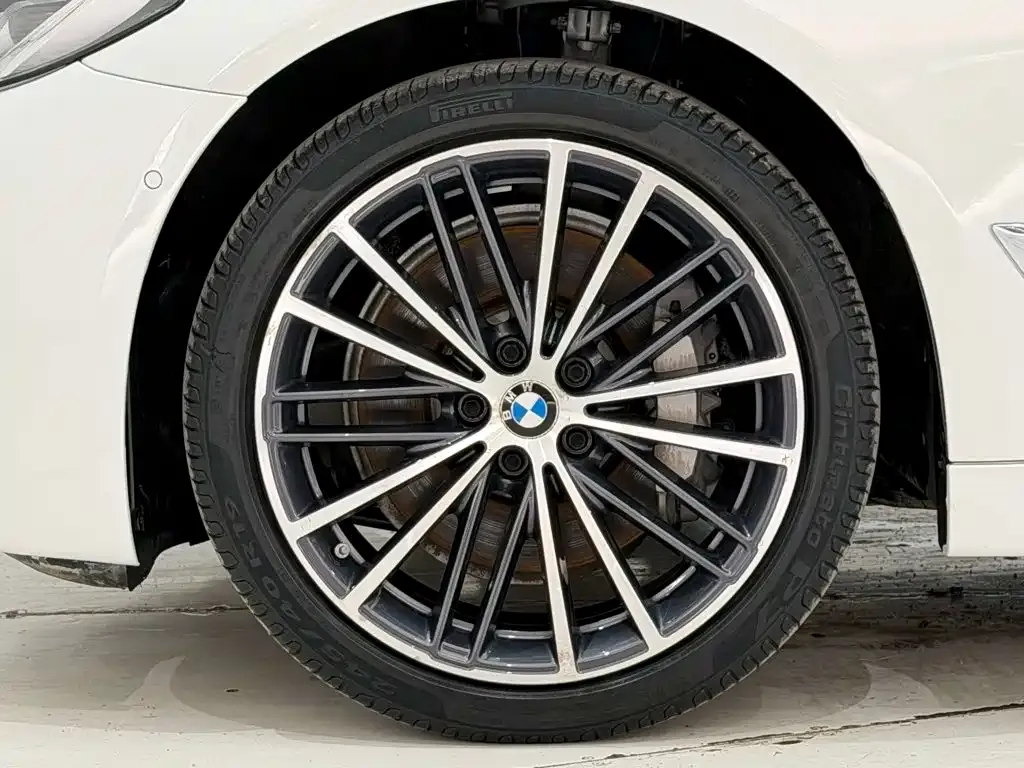 BMW 5 Series — фото 8