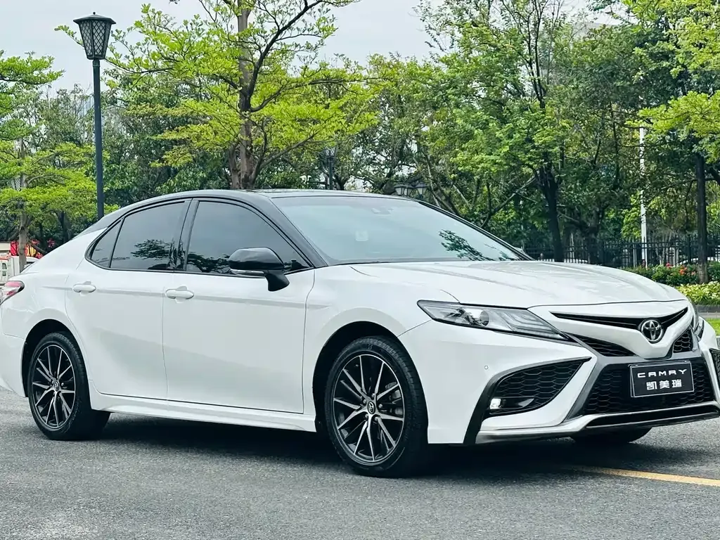 Toyota Camry — фото 7