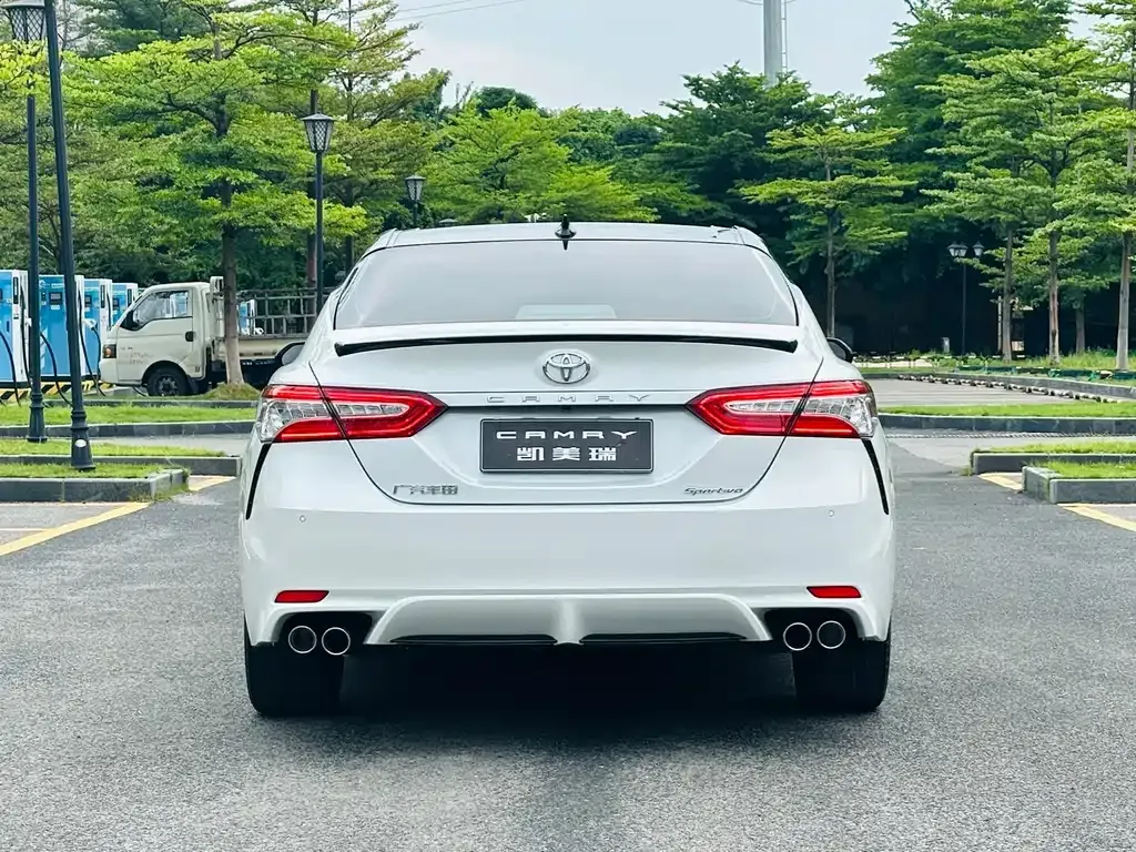 Toyota Camry — фото 8