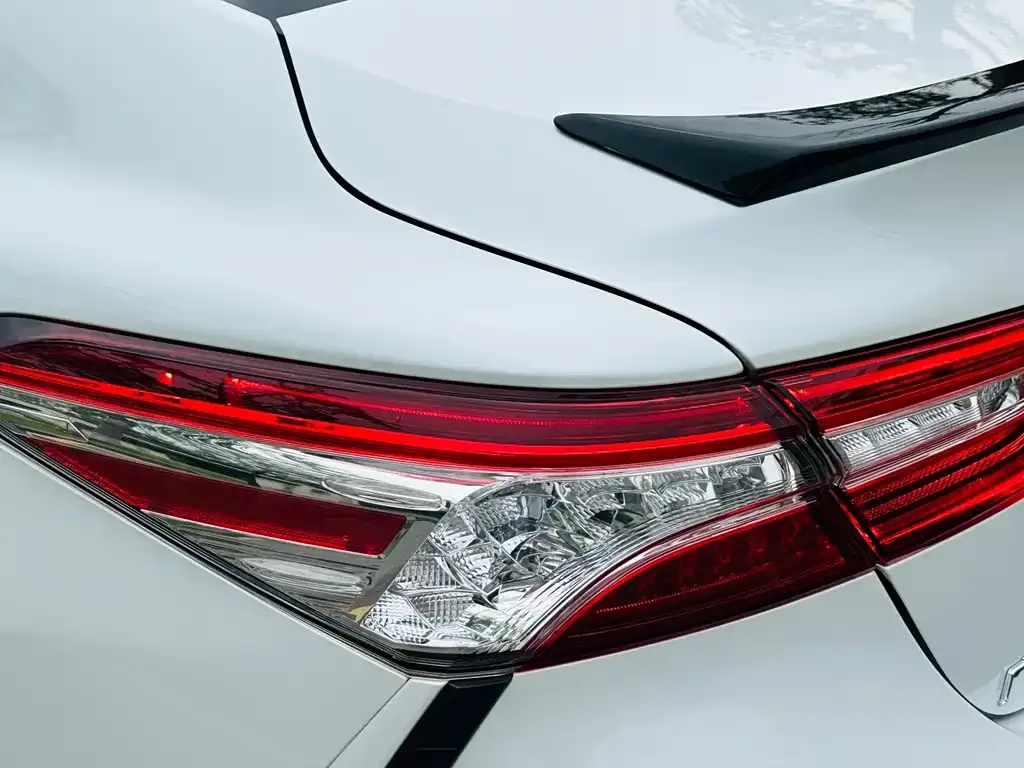 Toyota Camry — фото 2