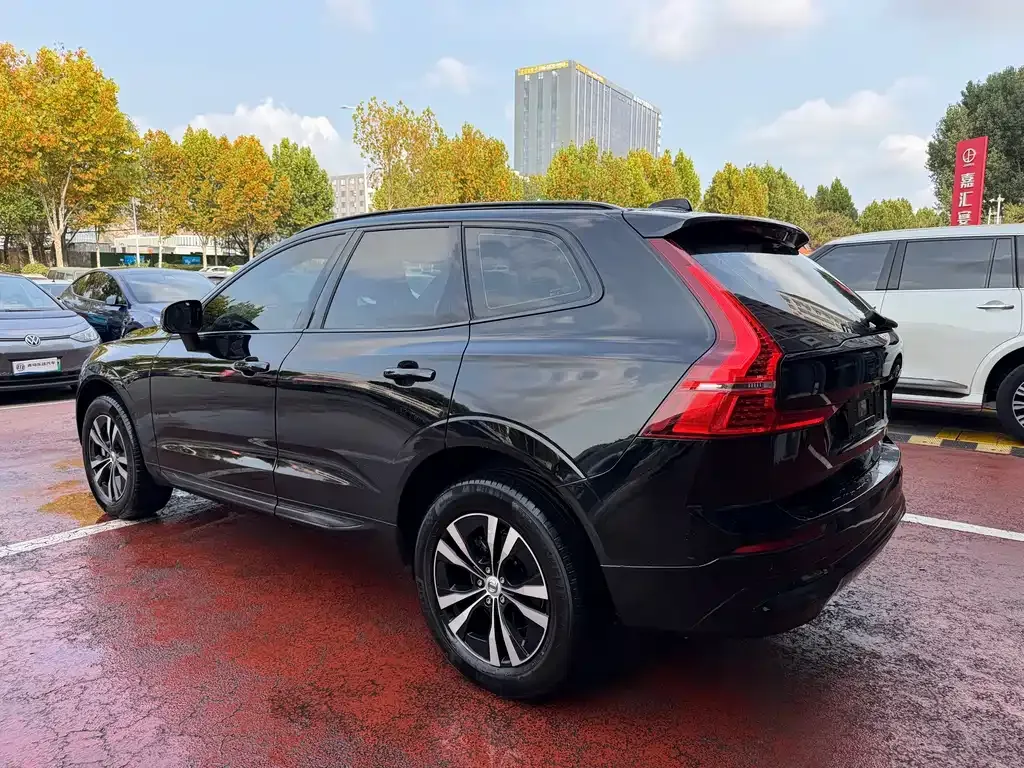 Volvo XC60 — фото 8
