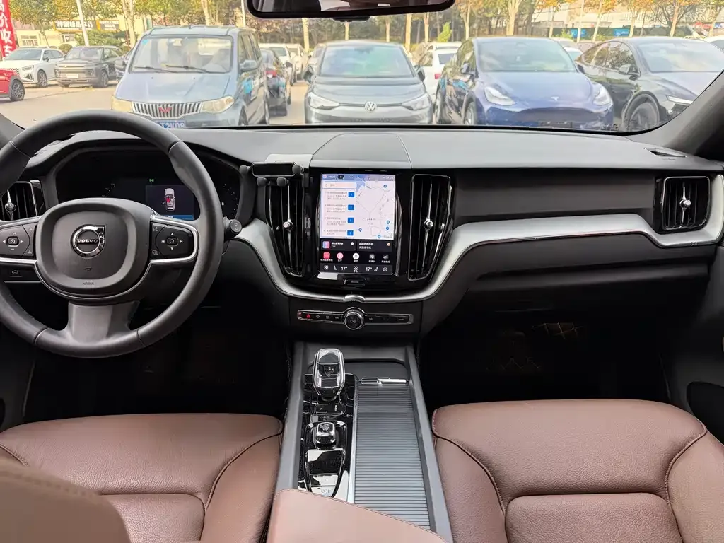 Volvo XC60 — фото 2