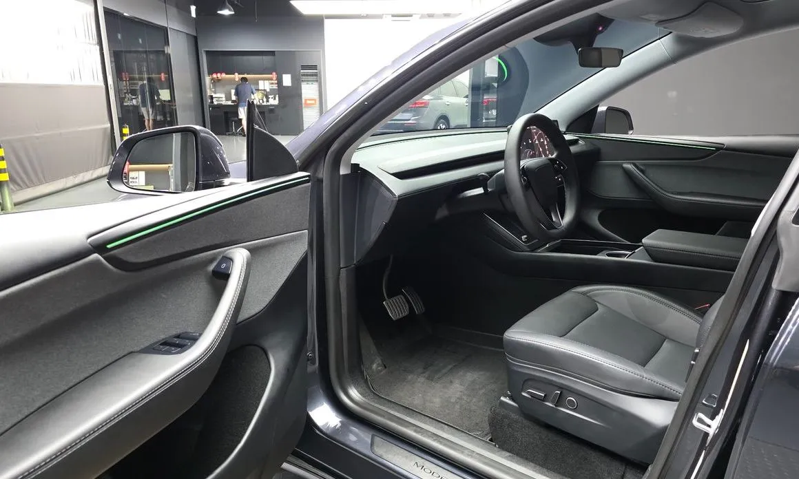 Tesla Model Y — фото 8