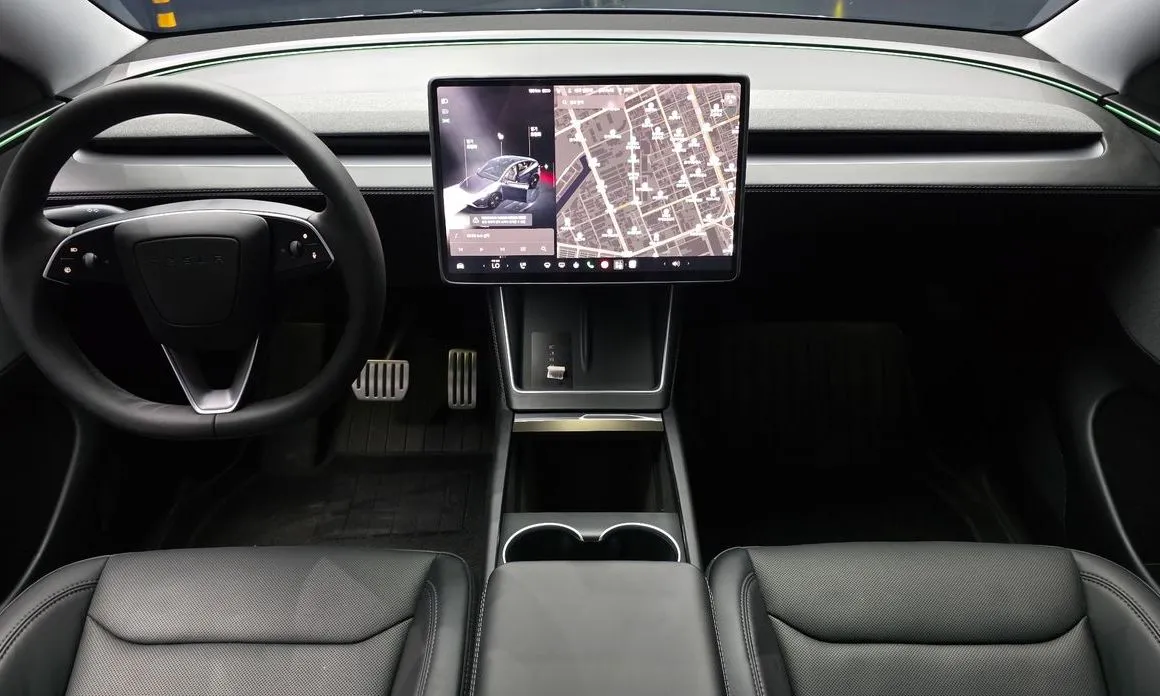 Tesla Model Y — фото 10