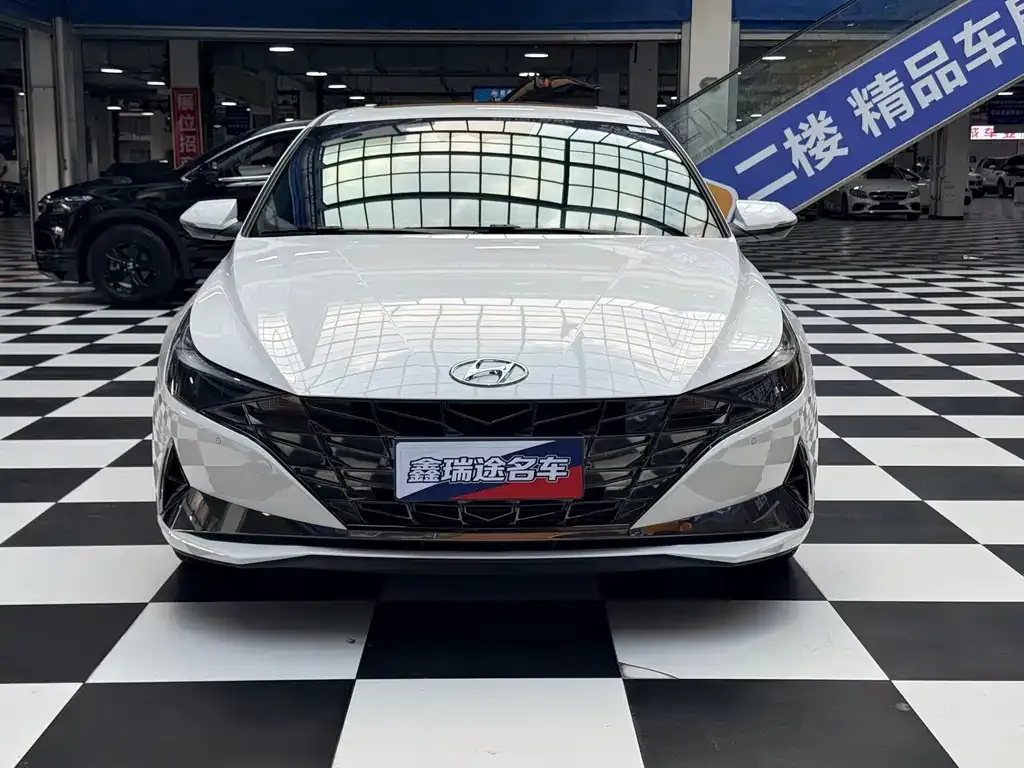 Hyundai Elantra — фото 3