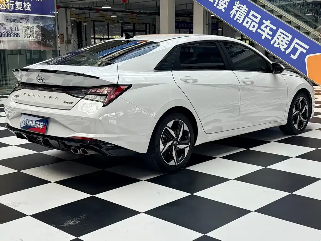 Hyundai Elantra — фото 7