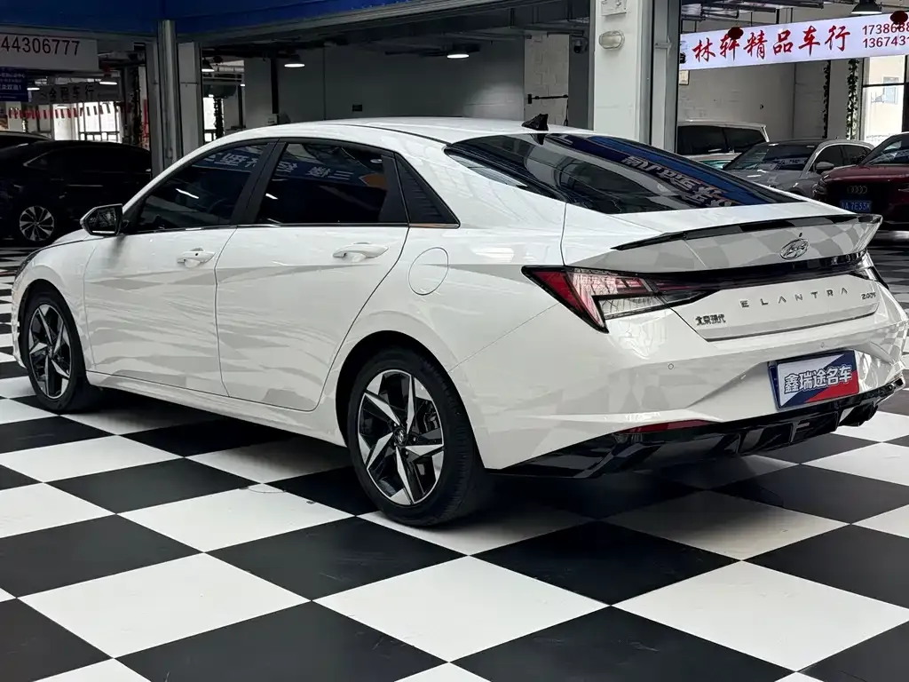Hyundai Elantra — фото 2
