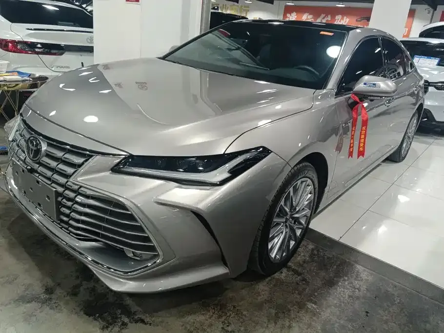 Toyota Avalon — фото 1
