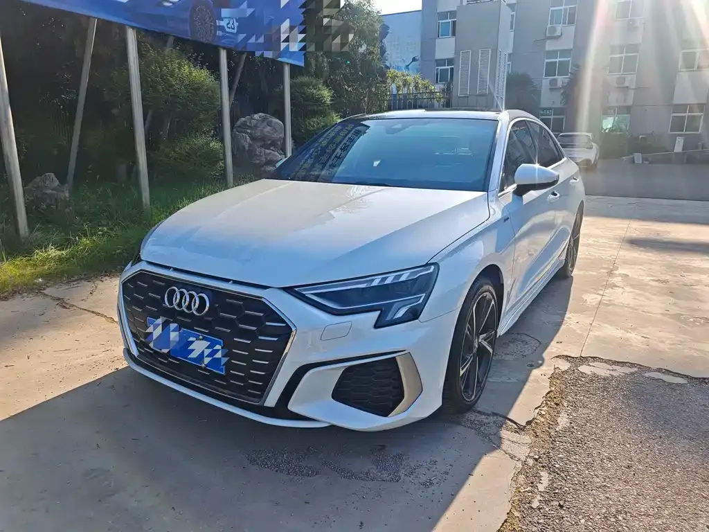 Audi A3 — фото 1