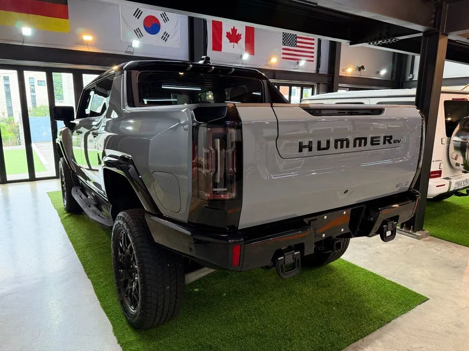 GMC Hummer EV — фото 10