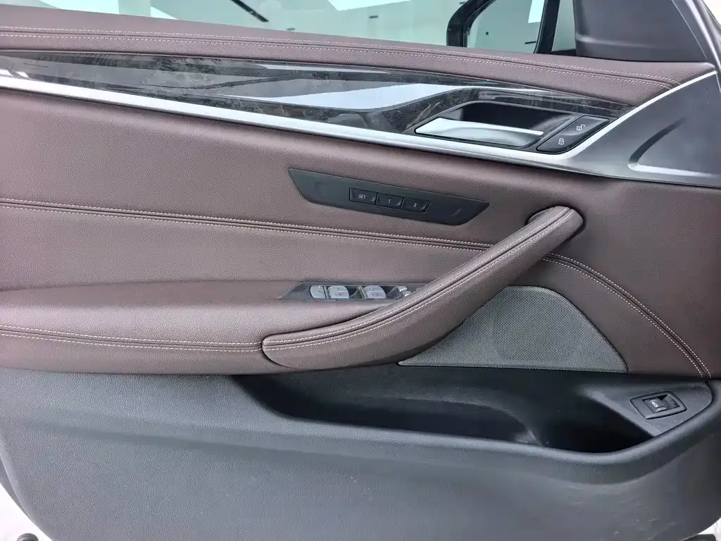 BMW 5 Series — фото 10