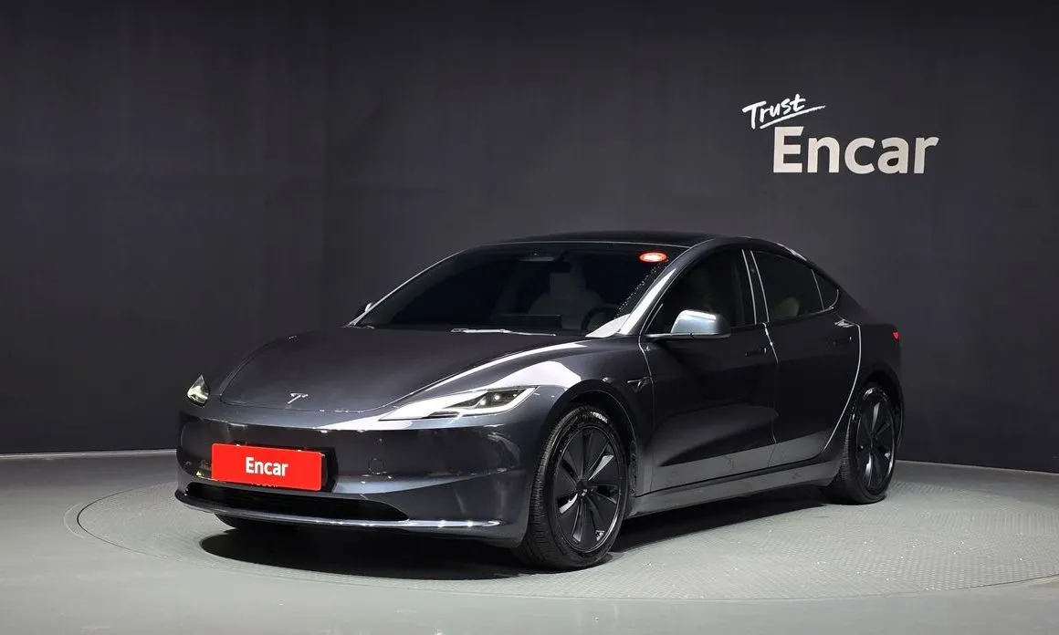 Tesla Model 3 — фото 1