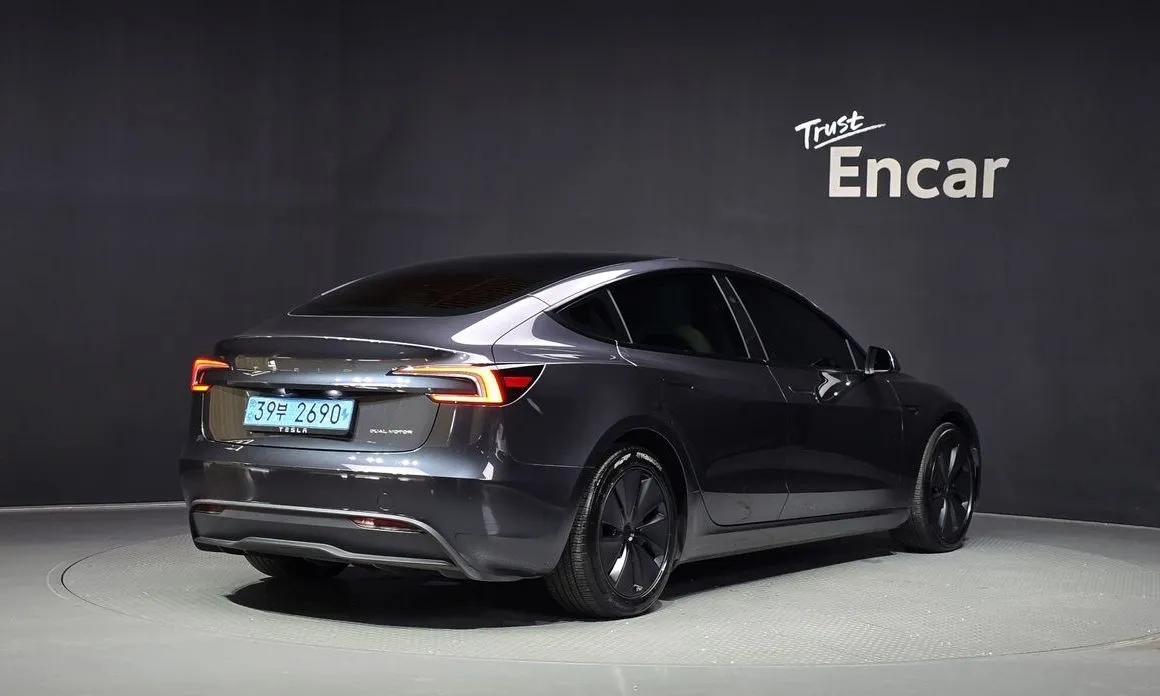Tesla Model 3 — фото 2