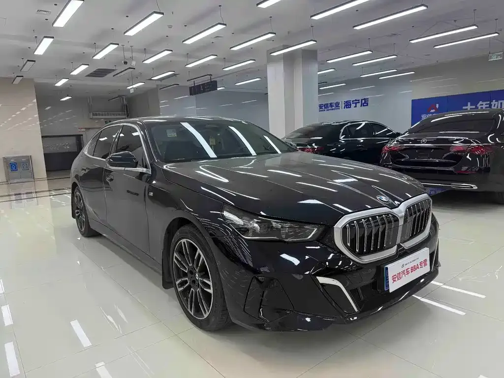 BMW 5 Series — фото 10